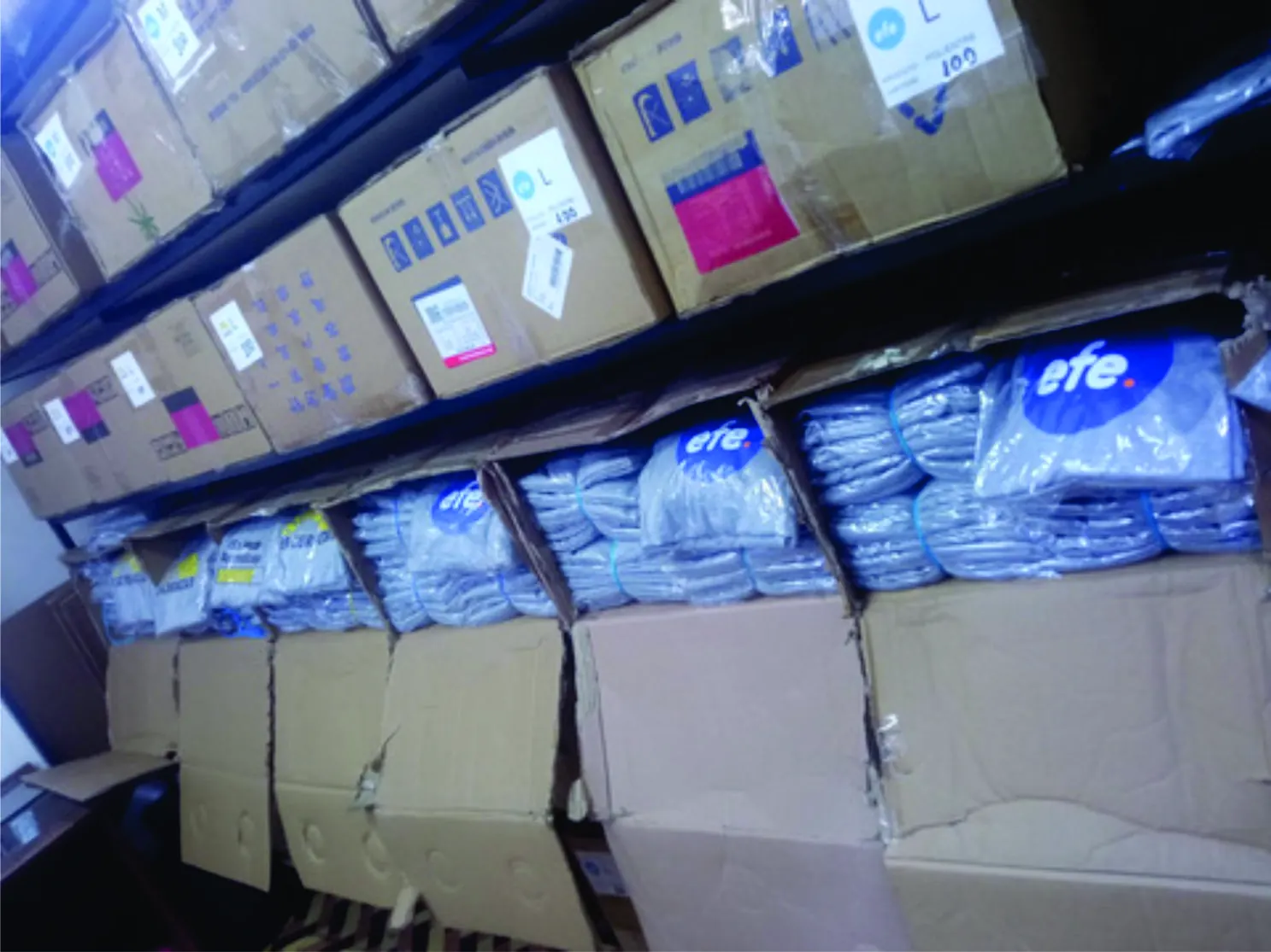 Almacén de Factory Tex con stock de uniformes por cliente