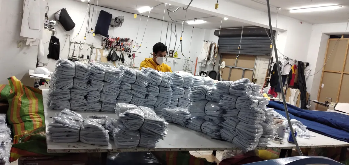 Producción de uniformes en nuestro taller de Lima